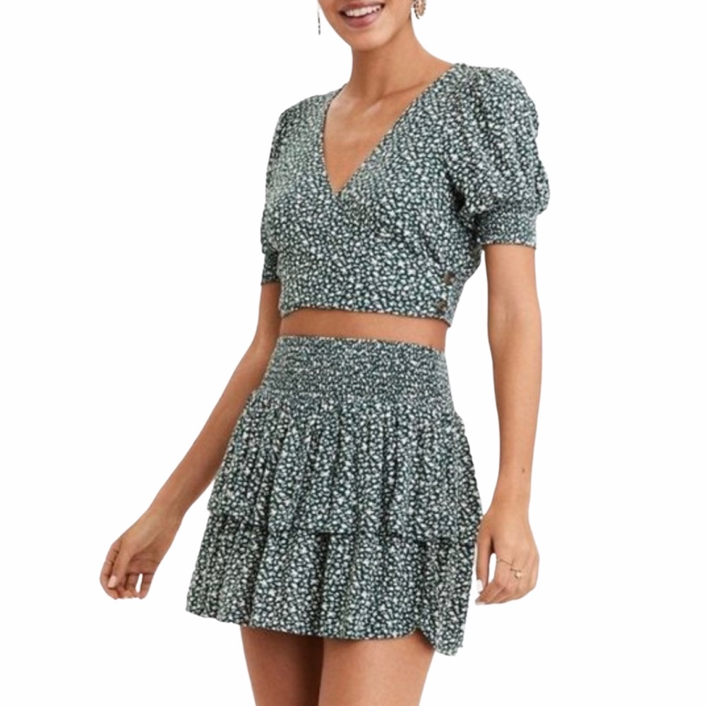 ✨2 for 15$✨American Eagle Crop Top In Green and White Floral